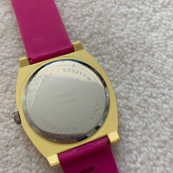 Ladies watch wristwatch pink and muted yellow - Picture 3 of 3